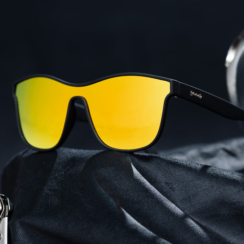 From Zero to Blitzed | Occhiali da sole neri in stile futuristico con lenti ambrate | Occhiali da sole Goodr