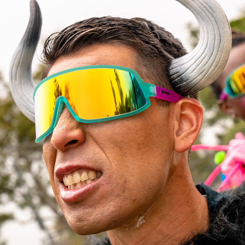 Salva un toro, cavalca un clown da rodeo-active-goodr sunglasses-4-goodr sunglasses